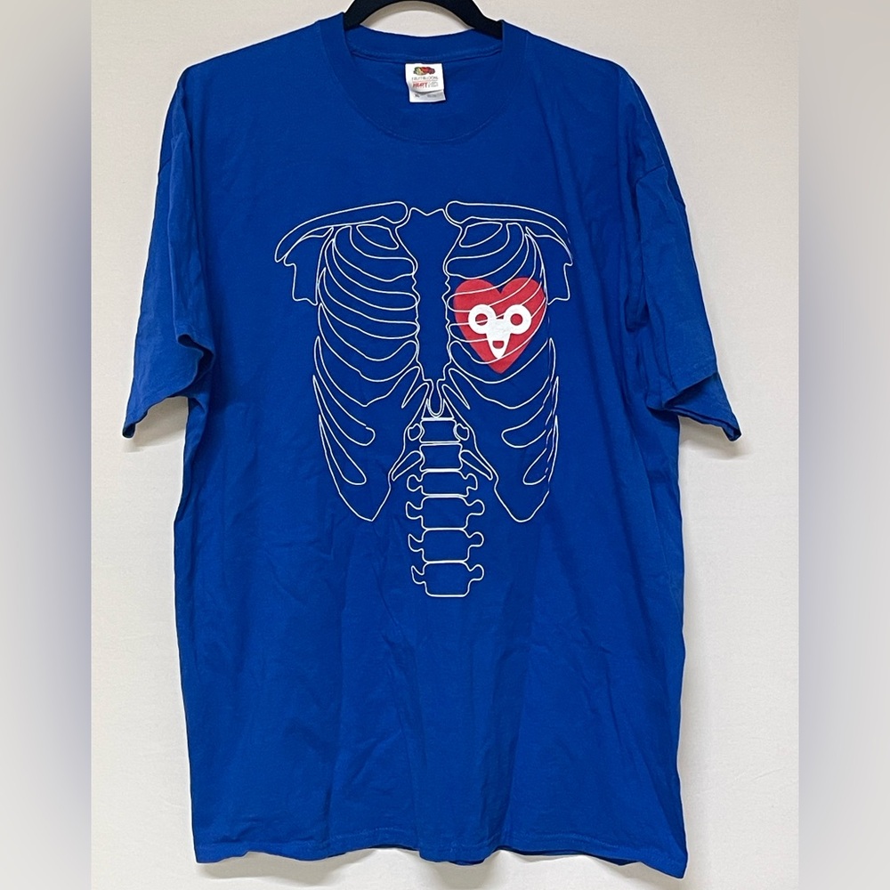 Cubs Heart in cage skeleton Tee